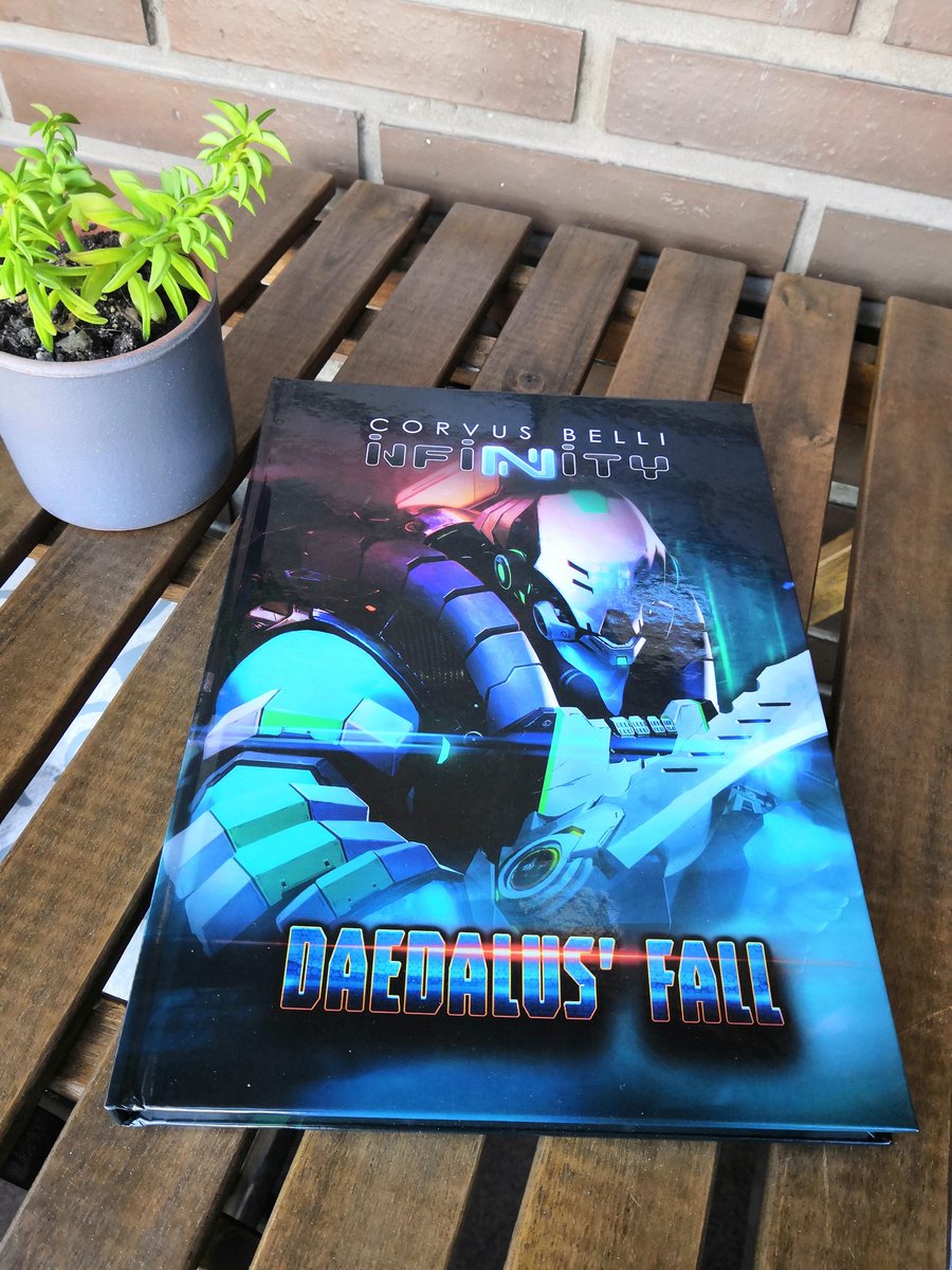 Menudo regalazo me acaba de llegar de @infinityTG_ES. Da gusto trabajar con gente así de maja.
El libro es una maravilla de edición, aquí en la versión en inglés en la que he trabajado.
#infinitythegame #wargames #daedalusfall #traducción #translation