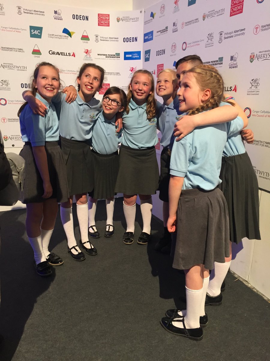 Llongyfarchiadau i’r 8 ⭐️ yma ar eu llwyddiant arbennig heddiw yn y gystadleuaeth ensemble! 🥈🎉⭐️ Congratulations to these stars on their ensemble success! #profiad #talent