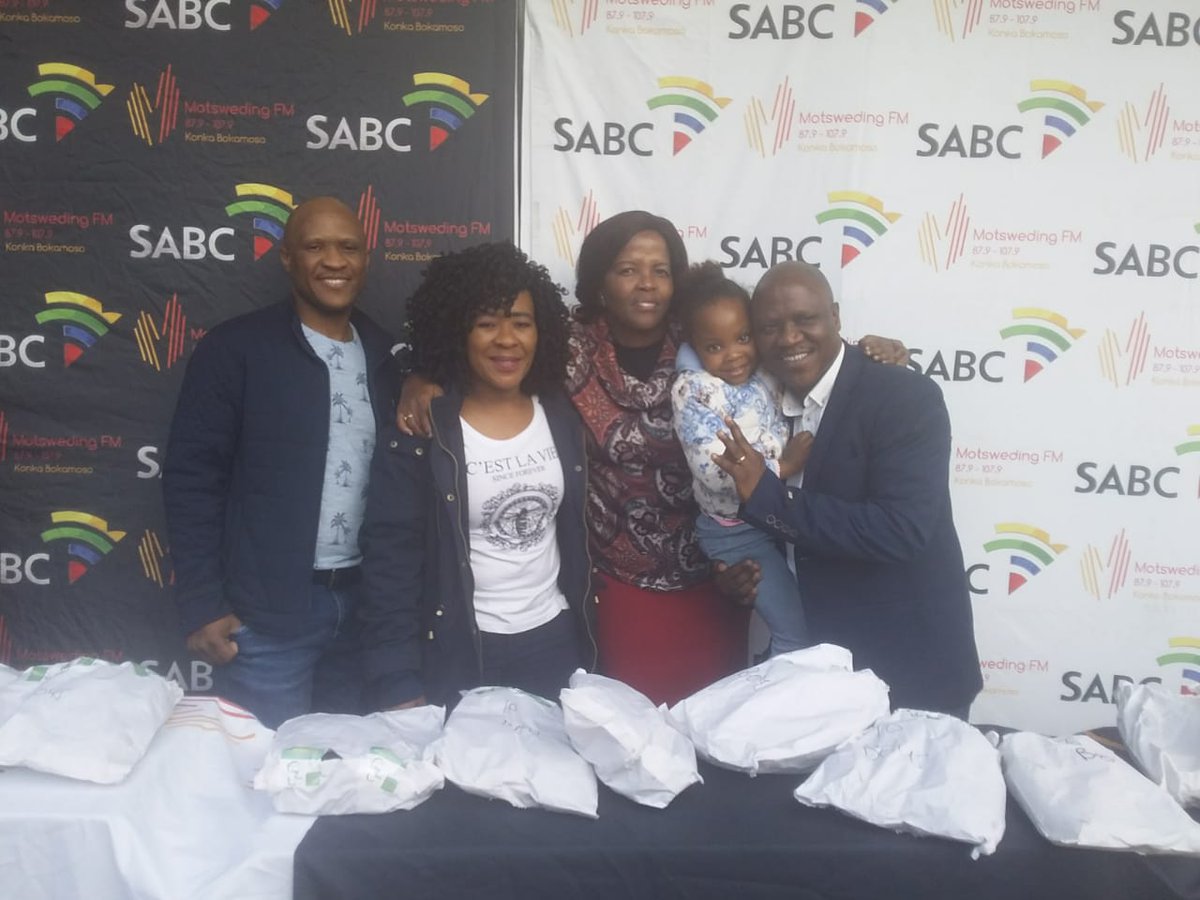 OntehetseJmotlh's tweet photo. Thank U my Family for supporting me on this initiative #GataLenna #MotswedingFM #GataLenna #LetlhogileSecondarySchool #Molelema #DiramoAfrika #OurschoolOurlive #PupilMotivation https://t.co/HpQOI6XMlm