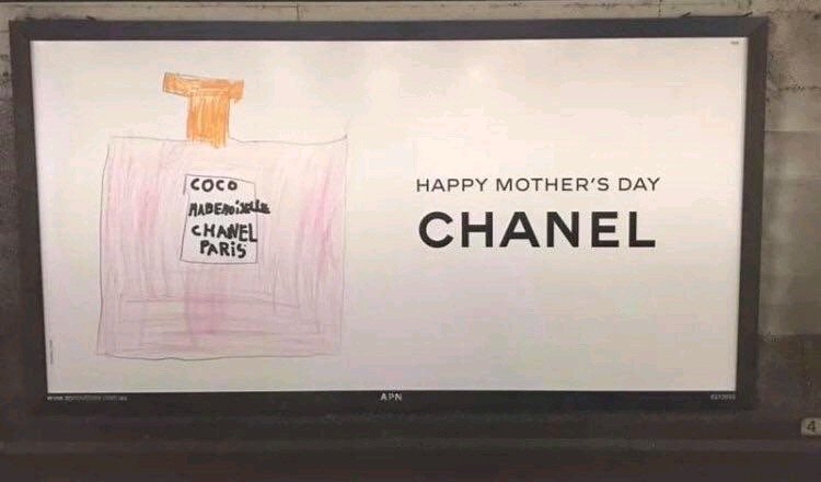 Buenapublicidad's tweet photo. Por las marcas que arriesgan. 👏🏼 @CHANEL

⚭ https://t.co/iKRSyV5zXZ https://t.co/HopLkSjk4G