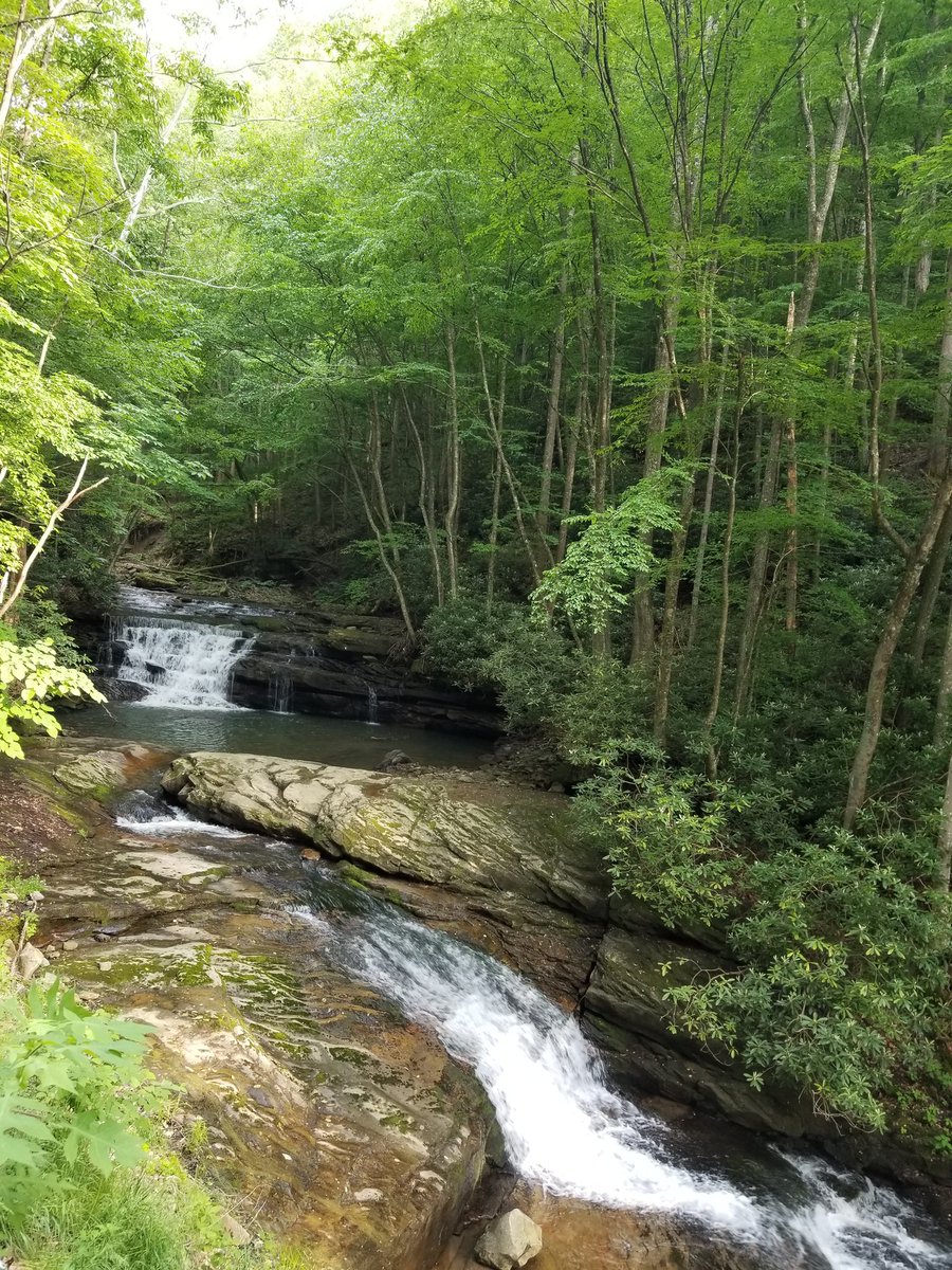 Memorial day weekend was spent hanging out in the New. Such an amazing trip. Hiking, camping, climbing and exploring! Stumbled across some amazing views. Nature is truly stunning. Can't wait for more adventuring with <a href="/HackorSlashDan/">Dan</a>. 🧗🏻‍♀️🌳⛰

#newrivergorge