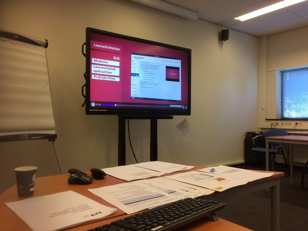 PPierneef's tweet photo. Vanavond de eerste startbijeenkomst vernieuwde leergang brandweerchauffeur mogen verzorgen. De opbouw van de leergang en diverse rollen besproken en inloggen in de ELO @Vakbekwaam_ZHZ @SpinelNL #ELO #studiegids #toetswijzer #klaarvoordestart https://t.co/u9Lp09foqh