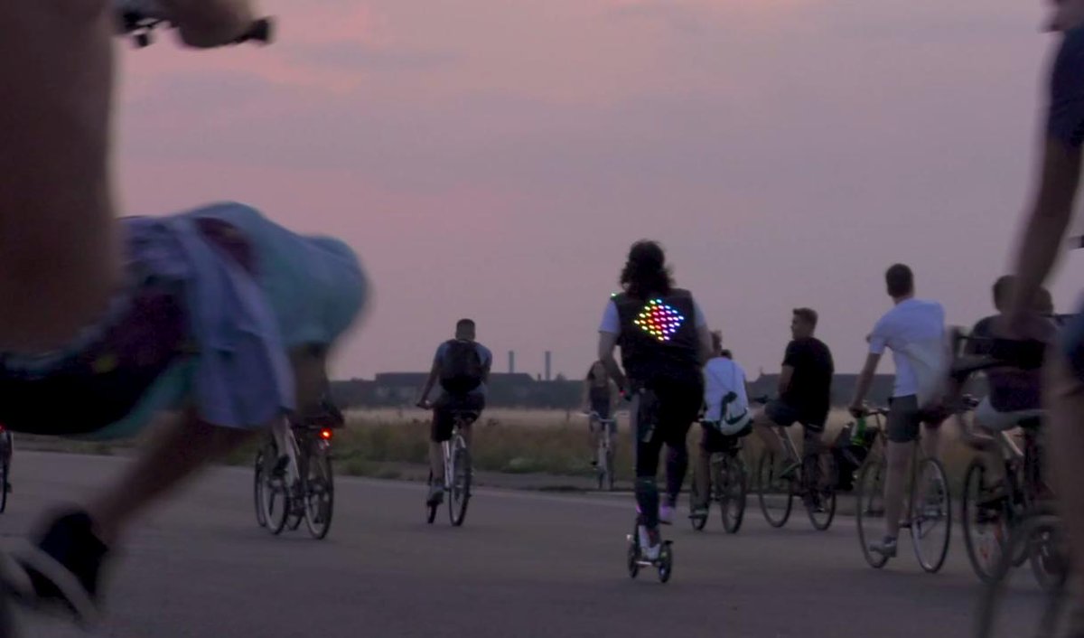 FieldTripBerlin's tweet photo. 11.899 € ! Please support our last sprint. We're closing in on our funding goal, but still need the big push! 125 of you have already chipped in! That's grand! Statistically, we need another 43. Only 43!!! https://t.co/U45W5McB8t