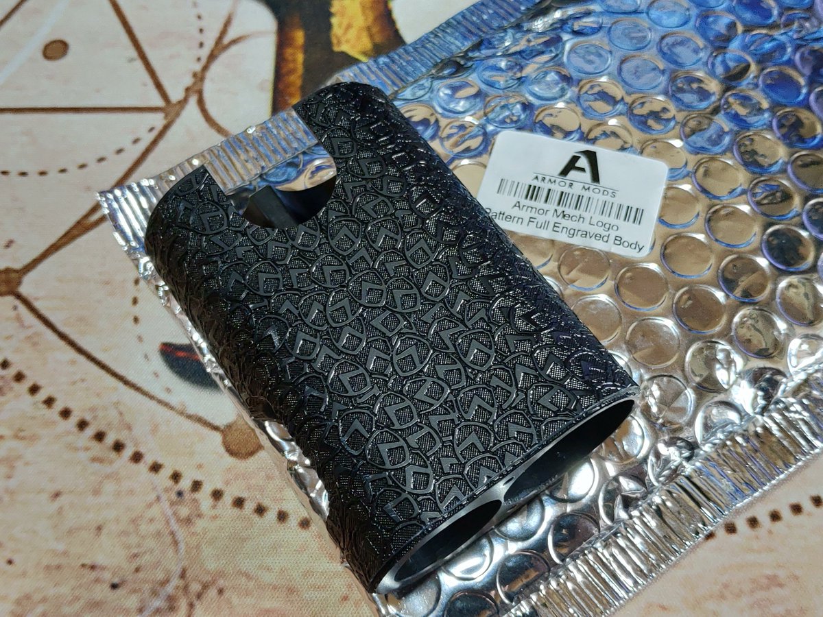 mackorin92's tweet photo. やっとArmor mechのengraved Sleeve げっとん♪　ここまで何度リスト外れたことか。。さっそく換装　感無量 #vape #Armormods #Armormech 　中身開封確認、更に関税かかったのは驚きｗ https://t.co/ouiuSRjSfH