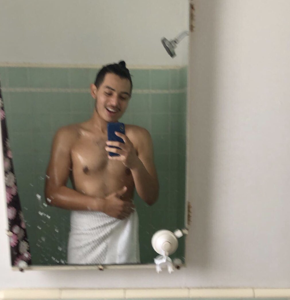 Victor_LA27's tweet photo. 245LBS. 
38% body fat. 
Near Type 2 Diabetes. 
High Cholesterol. 
Bullied
------------
Dedicated 170 LBS now. 
16% body fat. 
Midway Point
GOAL 13% Body Fat.
#VAMOS TR13CE😄🏃🏽‍♂️💪🏾 https://t.co/rOztvnLKDJ