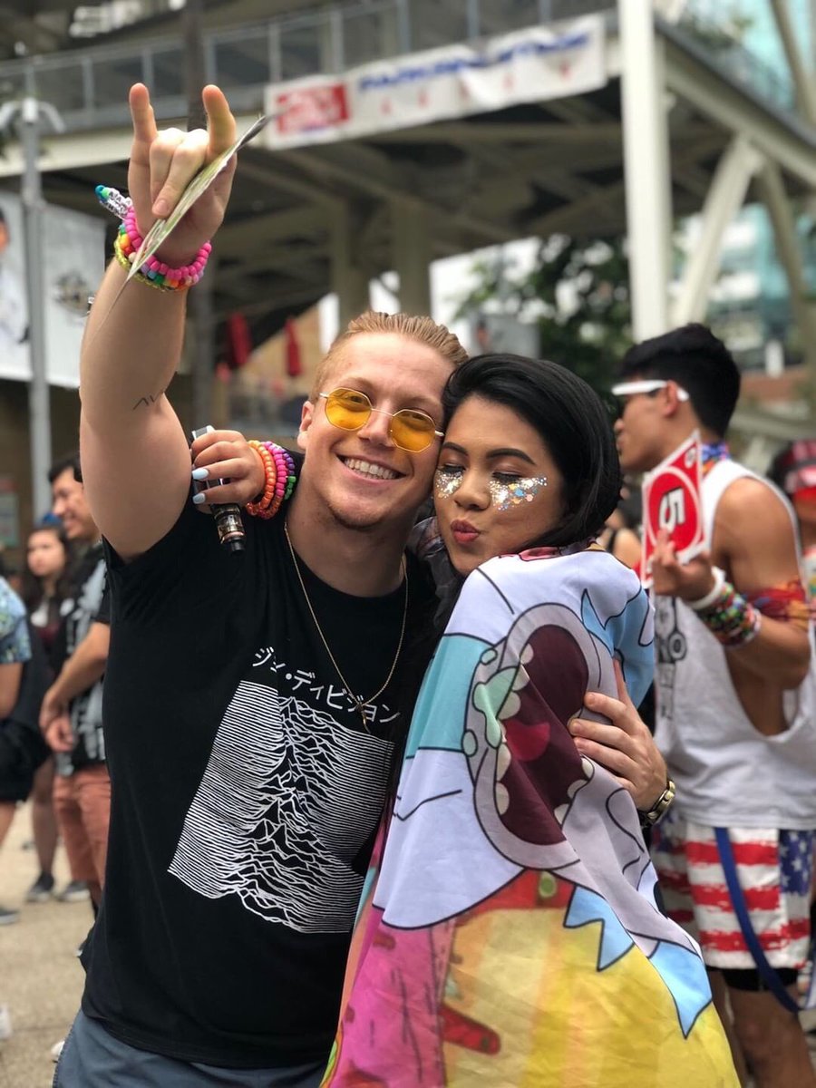 duhkimpossible's tweet photo. I can officially say white jokes now coz I’m friends with the best white man ever! I’m so grateful for y’all not hating me and vibing the whole weekend! It was truly special 😭♥️ #ravedad #wonkywonk #ledusa https://t.co/0SWfWogQr3