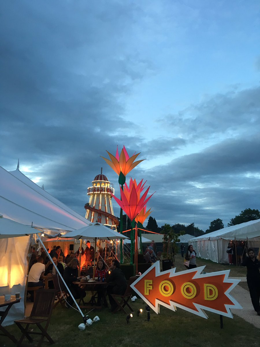 helenjerome's tweet photo. BLINDING LIGHT 💡
Another tremendous @HTLGIFestival closes, with lots of memories 📔 of heated debates 🔥 hot music 🎸 and cool comedy 🎤 plus that unique riverside 🌊 vibe
#HTLGI2019 ...
(... already bought my ticket for September’s @HTLGIFestival in London ✅) https://t.co/J6U0vhsKyv