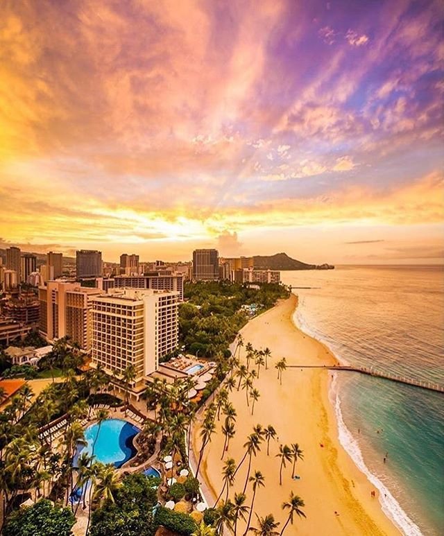 SKYWaikiki's tweet photo. The world is full of beautiful places...and this city is certainly one of them!
(IG@ hiltonhawaiianvillage)โฏ#aloha #hawaii #alohaaina #alohastateofmind #alohastyle #alohaeverywhere #alohawaii #sunsetchaser #sunsetvision #sunsetcolors #sunsetlove #diamondhead #waikiki https://t.co/FdOE9tv4iz