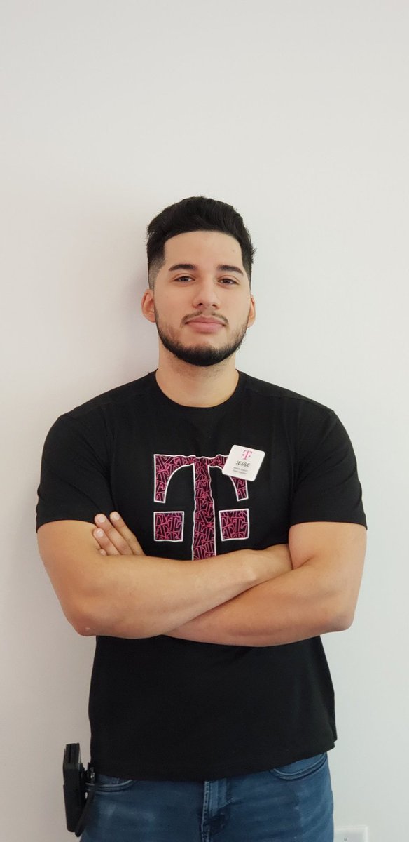 victor_ceja's tweet photo. I want give @Jesssefranco I Magenta Happy Birthday! I hope your enjoying your birthday man. 🥳🎉🥳🎉 .... @fpina25 @tmorayray @CentralCaMike @CristinaJust1ce @JordanaThorburn @JohnLegere https://t.co/hHxU3Ok50l