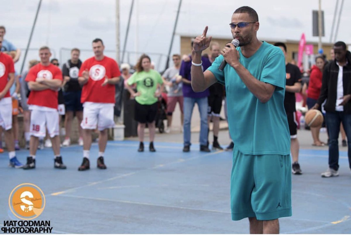 KickOffAt3's tweet photo. It’s going to be big! Join our man Tayo from @SUMMERMADNESSUK on Saturday 27th July. #Brighton #BeachBasketBall #ItsMoreThanAGame @BrightonHoveCC @sussex_police @verulamsport @sd_sandiford @HertsBasketball @TipOffat3 https://t.co/cAmGBSJ9Fh