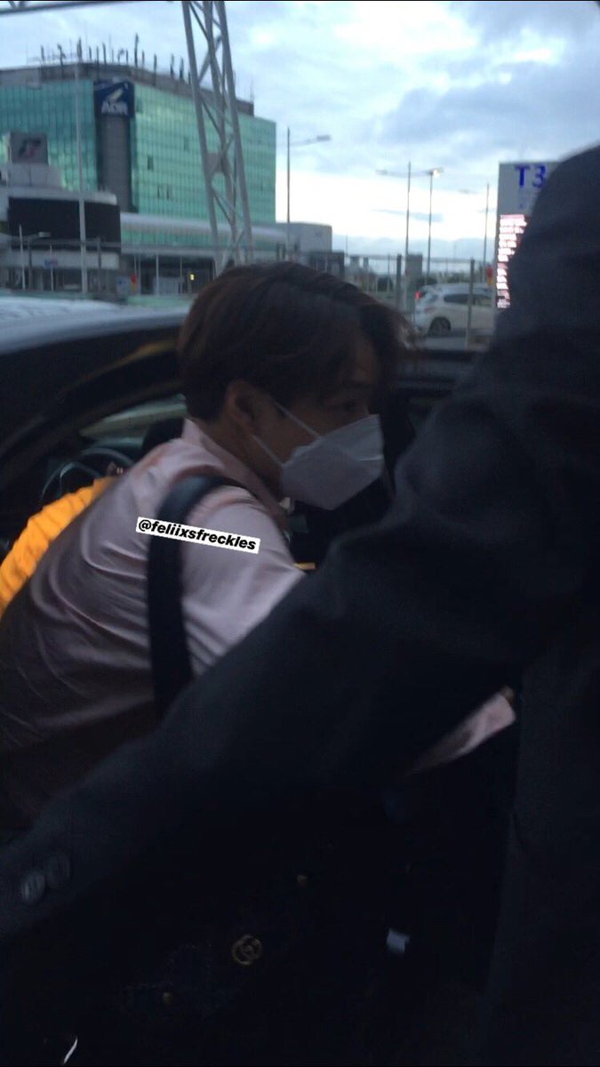 _sighnancy_'s tweet photo. I can’t believe I saw him😭 #ItalyWelcomesKai #kaiinrome #exoinitaly https://t.co/xRM874zj9X