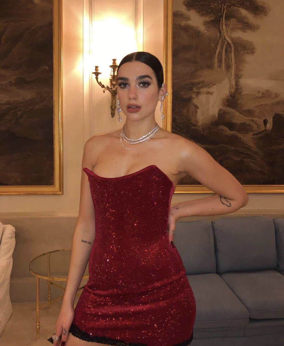 badestoutfit's tweet photo. dua lipa in antibes, france https://t.co/NKf5KxjBVX