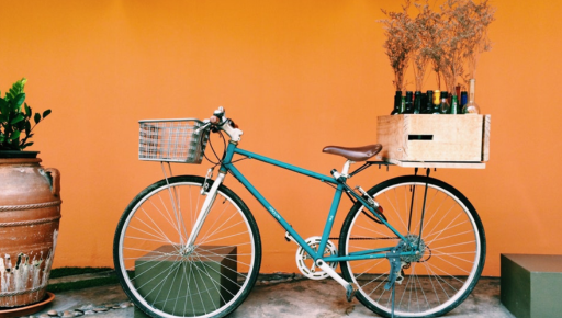 ID_Color_BE's tweet image. L'orange est souvent associé au soleil.

Il apportera une atmosphère conviviale en réchauffant votre intérieur. Cette couleur qui représente l’esprit « cocooning » est surtout destinée aux pièces d'accueil comme le salon par exemple.