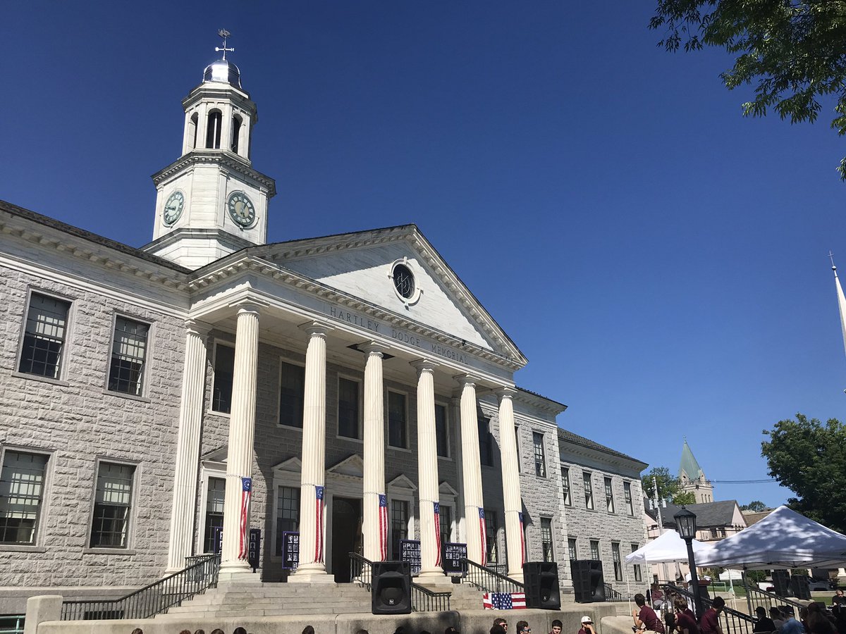 MarchingDodgers's tweet photo. Beautiful day for a parade to celebrate, honor &amp; remember🇺🇸#MemorialDay2019 #DodgerSpirit https://t.co/id8N026OjS