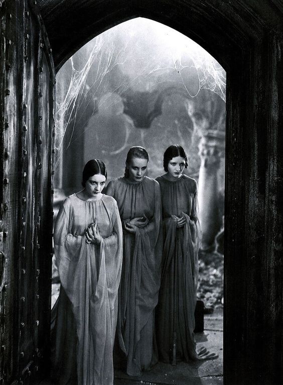 jatustein's tweet photo. #DorothyTree, #GeraldineDvorak, and #CorneliaThaw as the brides of Dracula in #Dracula (#c1931) #movie https://t.co/UXwfI6dy2D