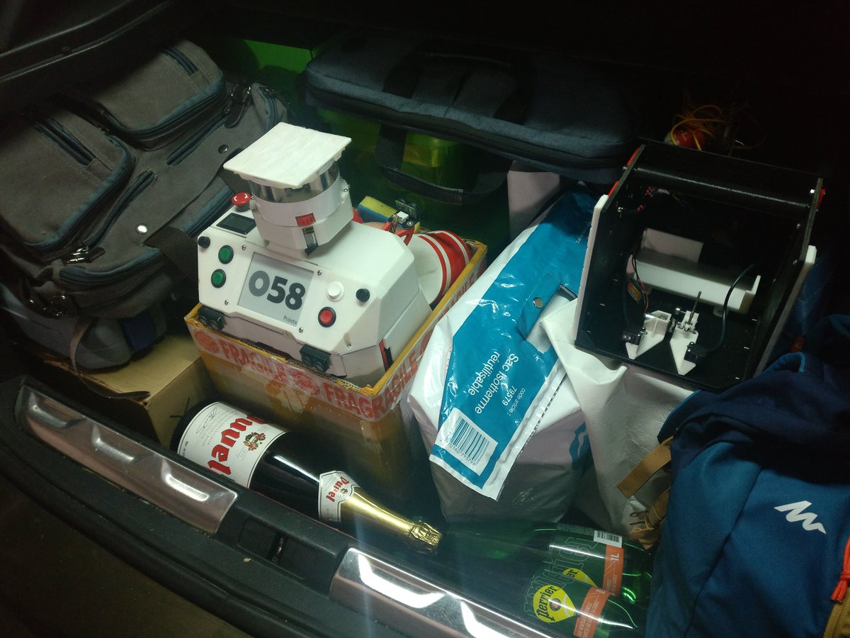 ☑️La bière
☑️Le robot 
☑️L'expérience 
☑️Les bonbons
Tout est là ! On est prêt à traverser la France demain. Et vous ? êtes vous prêts pour la #CDR2019 #Eurobot2019 ?
