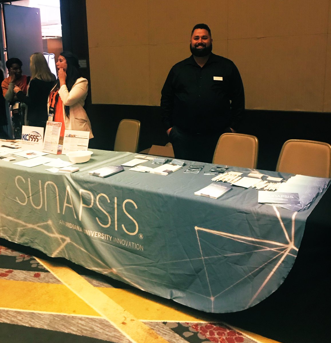 sunapsisteam's tweet photo. Come grab a drink and some food while networking at the #kcisss reception #sponsoredby #sunapsis #nafsa2019 https://t.co/Uqr5vRqj1K