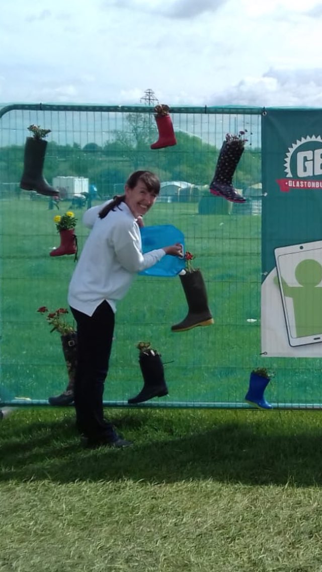 Julie Henderson (@julietheisland) on Twitter photo @Glastonbudget <a href="/WhittingtonsBiz/">Whittingtons</a> keeping the WellyWall alive in the heat! #WellyWall #selfie #glastonbudget @Glastonbudget <a href="/WhittingtonsBiz/">Whittingtons</a> keeping the WellyWall alive in the heat! #WellyWall #selfie #glastonbudget