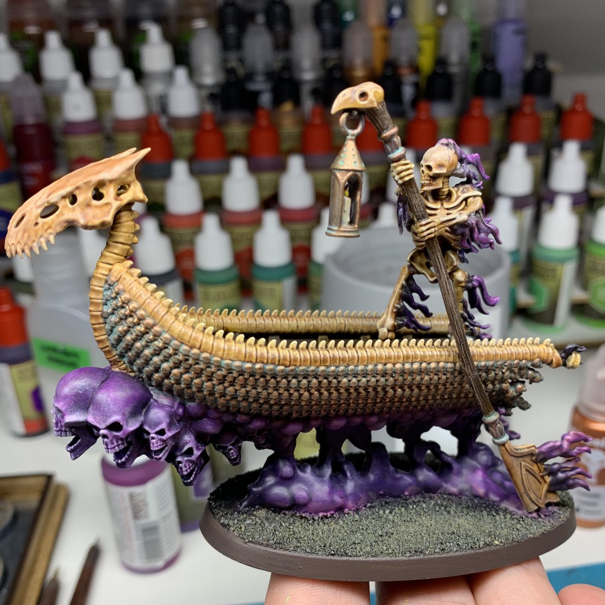 ulverbite's tweet image. When I saw this model I knew I need Forbidden Power expansion just to have it painted 😂✌🏼 couple of brush strokes to go before I call it done #lauchonthesoulseeker #forbiddenpower #ageofsigmar #warhammer #paintingwarhammer #miniaturepainting #aos #aos2 #endlessspell #warmongers