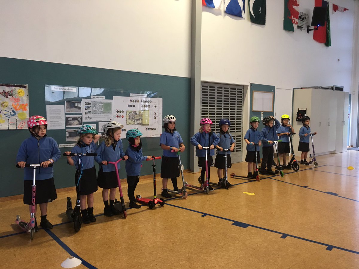 Melheng6's tweet photo. @StonefieldsSch Akomanga Whitu learning scooter safety as part of the Travelwise program! https://t.co/CjLan3FUGi