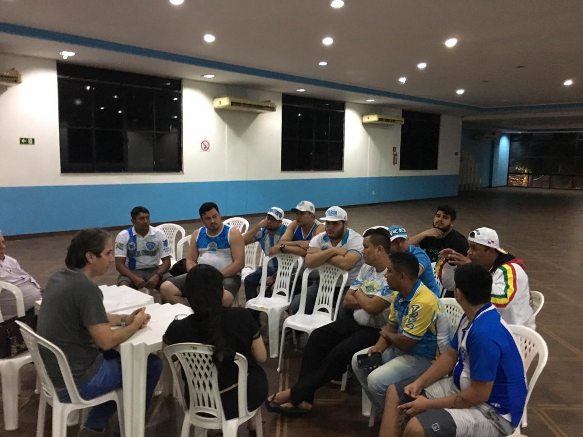 Hoje a noite em carácter se urgência fizemos uma reunião com o presidente, vice presidente e outros membros da diretoria do <a href="/Paysandu/">Paysandu Sport Club</a> o diálogo é ainda a melhor maneira pra sair dessa situação. Mudanças virão é pra melhor. Parabéns a todas as torcidas que estiveram predentes