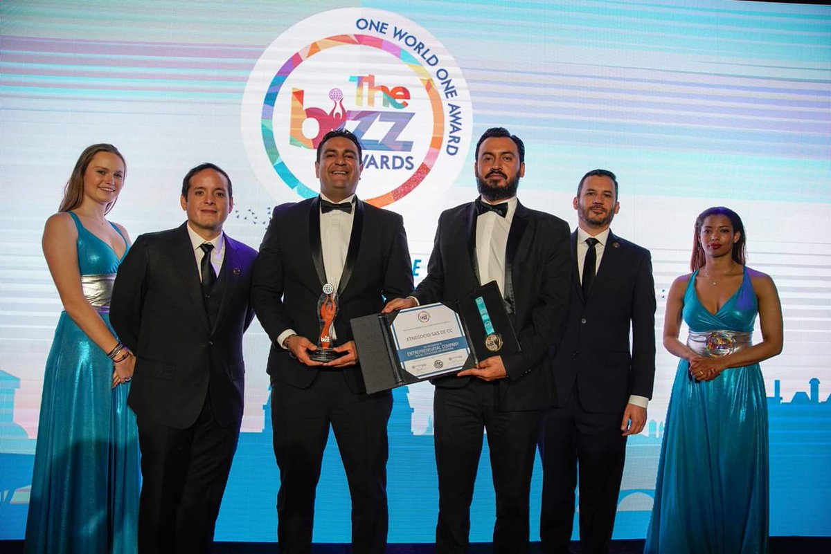 xt_medios's tweet photo. @Xtnegocio1 recibiendo el premio a mejor Startup del año por @thebizzawards https://t.co/FsmAJ3TQXA
