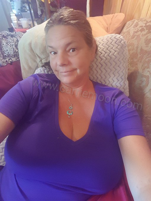 Dollartree has low vneck tshirts! Xxl in case you wondered ;) https://t.co/qiaM7NbSiQ