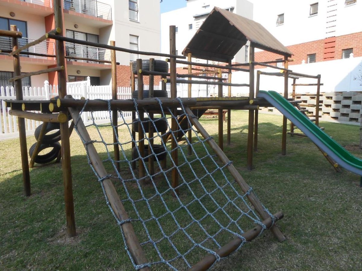 Ishshah_B's tweet photo. The yard is also quite big. There's a communal play area for the kids and entertainment area.
Barbeque Downs is between Kyalami, Waterfall and Sunninghill.
#ResidentialProperty
#ApartmentToLet
#MidrandProperty https://t.co/IZWj3mTx7h