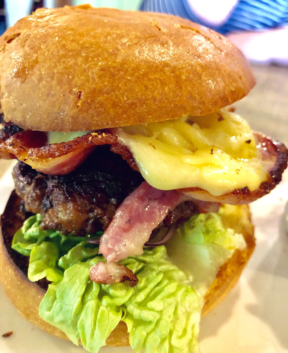 JeremysFoodTour's tweet photo. Creamy garlic mushrooms on toasted ciabatta, beef burger, cod, chips and mushy peas and summer berry crumble and custard! From @TheLambleyNotts #TheLambley #Nottingham #JeremysFoodTour #Foodie #FoodBlogger https://t.co/IhvxLHbNe4