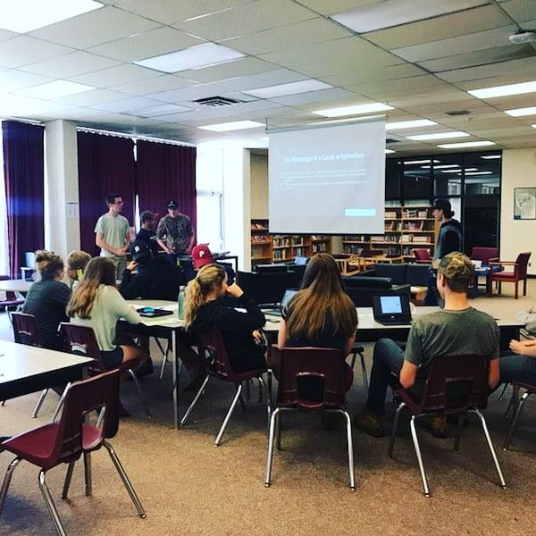 AgScapeON's tweet photo. Students at Ridgetown DHS enjoyed the ICE (Innovation, Creation and Entrepreneurship) program today with our Teacher Ambassador to learn about #agriculture #careers. ICE allows students to explore and create solutions to real-life issues.#CareersInAg #aglessons #teacherambassador https://t.co/MXB37QCiut