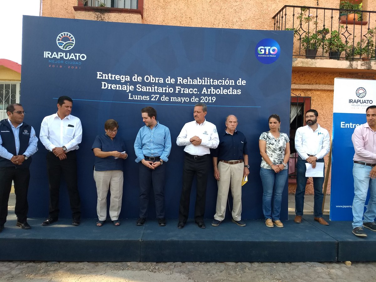 irapuatogob's tweet photo. Presidenta de Colonos del fraccionamiento Arboledas agradece el apoyo recibido por contar ahora con un nuevo drenaje sanitario y continuar con la participación conjunta entre gobierno y ciudadanía. #MejorCiudad https://t.co/3xvbB64IDK