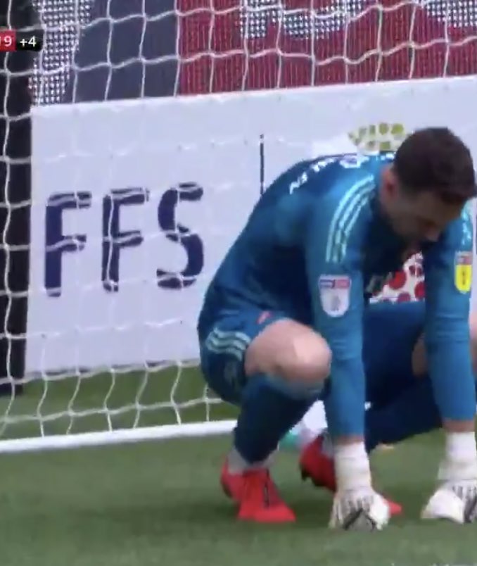 LouisMend's tweet image. Amazing how the advertising hoarding knew exactly what Sunderland keeper Jon McLaughlin was thinking after Patrick Bauer’s winner at Wembley #cafc