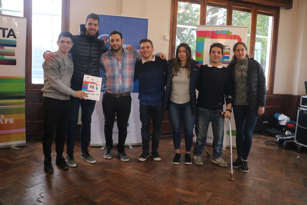 SantaFeDeporte's tweet photo. El @GobSantaFe entregó becas a deportistas y entrenadores del sur de la provincia que se preparan para #Lima2019 y #Tokio2020 💪
 
#SantaFeMásDeportes realizará este año una inversión de $6.070.000 entre más de 100 beneficiarios 🙌

Este martes nos vemos en la ciudad de Santa Fe https://t.co/Sc1dnGmZ1z