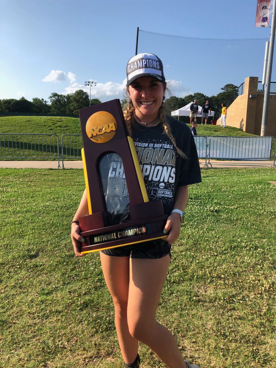 2019 Division III National Champions!! No better way to end a season than with a W 💛💛 #getsome