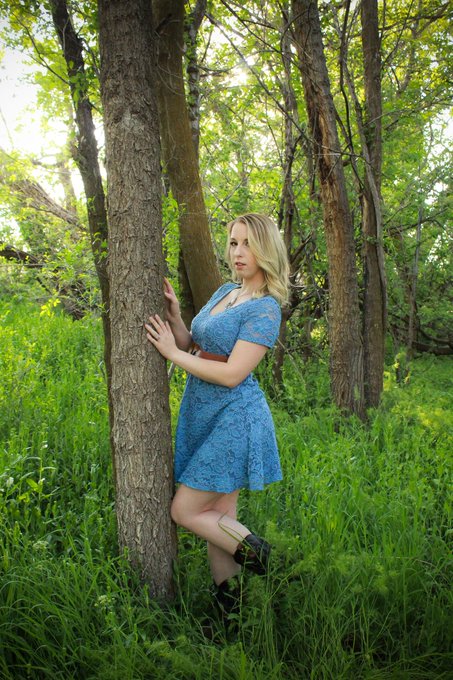 I got my plow boy bunny sittin' by my side. 🐰 What else does a country boy need to survive. 🤠  Happy<a href="/tag/bootyyy"class="tags"><span>#bootyyy</span></a>