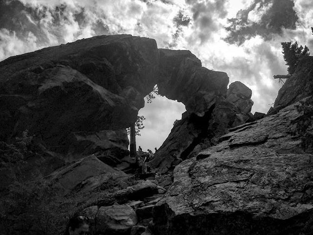 NothingMundane's tweet photo. Kicking off hiking season with Royal Arch! https://t.co/PhRX8IjvdA https://t.co/IrsExcorDs
