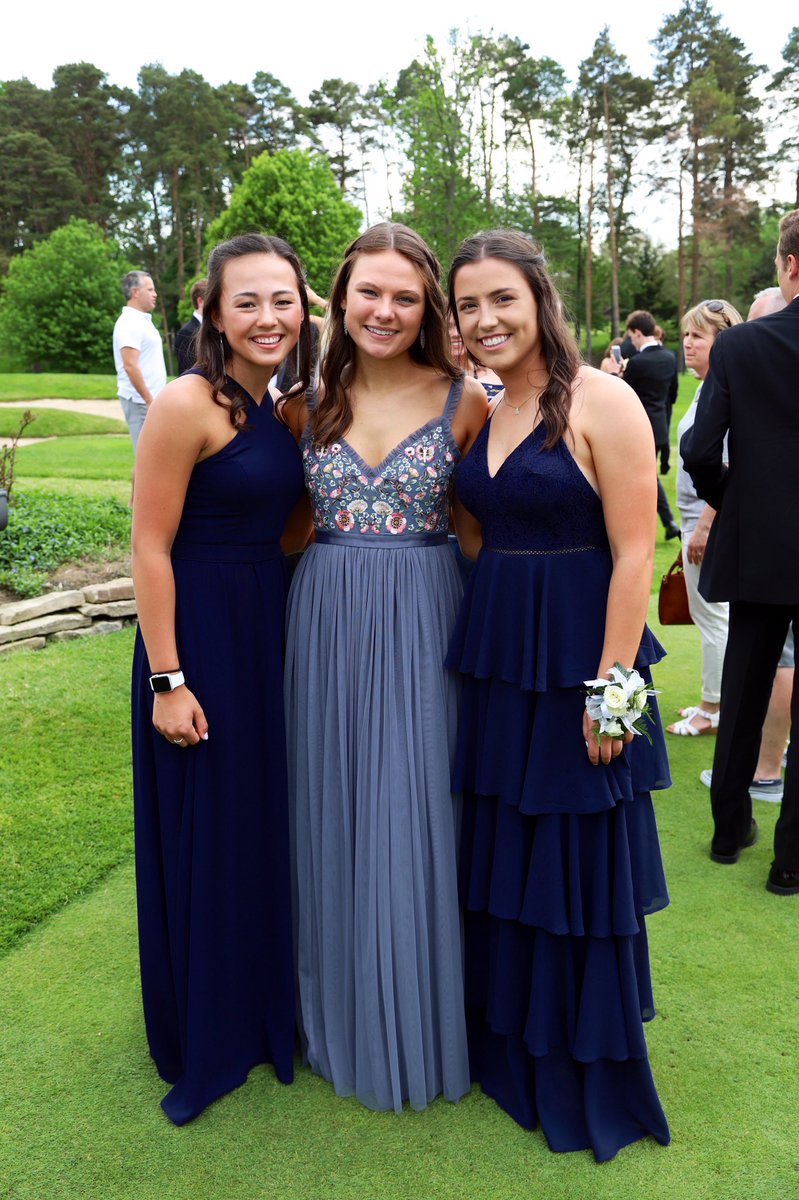 AContenza's tweet photo. happiest bday @sarahrobo4 💞💞 love u lots. have fun celebrating!! https://t.co/22nZzOXCWR