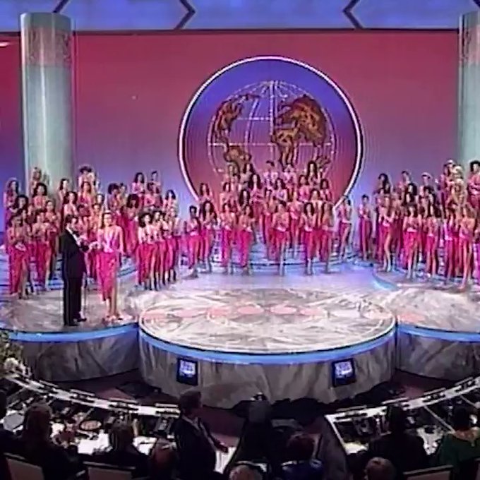 PiaWurtz's tweet photo. Sweden in the Top 10 at the 1992 #MissUniverse Competition! https://t.co/1CyGXDojoK https://t.co/bBwJ0YYt6o