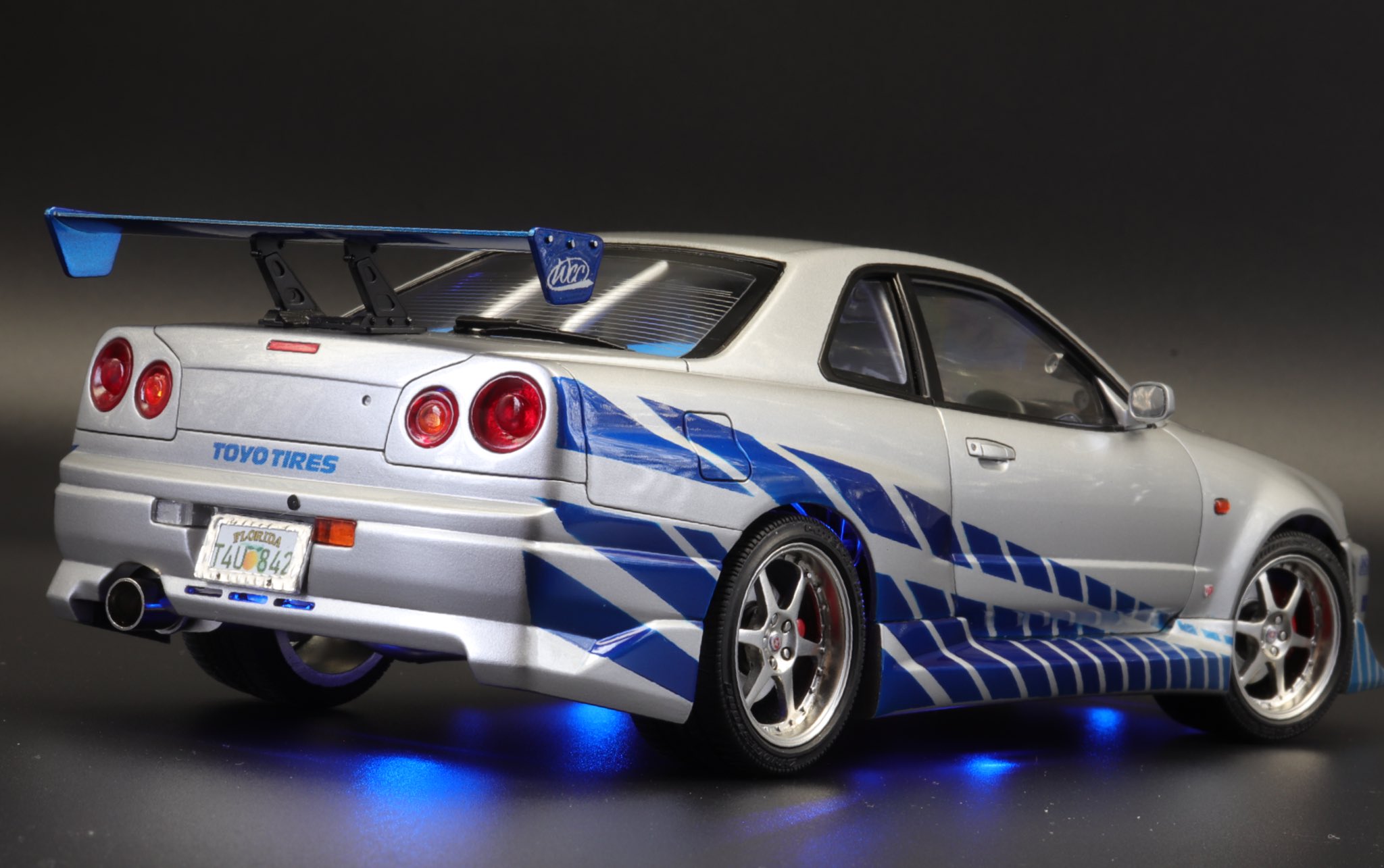 右京 タミヤ製改造 Nissan Skyline Gt R R34 2fast 2furious ワイルドスピード 2 仕様 完成しました カーモデル作り始めてワイスピも観る様になって絶対作りたいと思っていたので完成させる事が出来て嬉しいです 内装もこだわって電飾も入れてみ