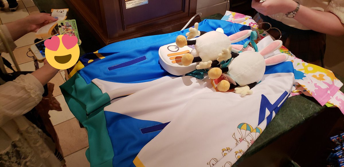 うさたまのグッズ再販ということで、朝から入場並んで売り切れる前に買えました^^

相変わらずディズニーの朝は勢いがすごい…笑