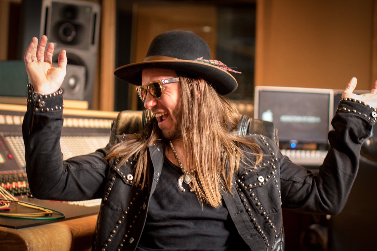 philiv57's tweet photo. Thank you to everyone who has been jamming my new single #Commandment11! I'm proud of this song and I'm glad you're enjoying it to! If you haven't yet, check it out here: https://t.co/oNDXHY4T56  🤘 #TheCongregation https://t.co/CIgV0KVhpt