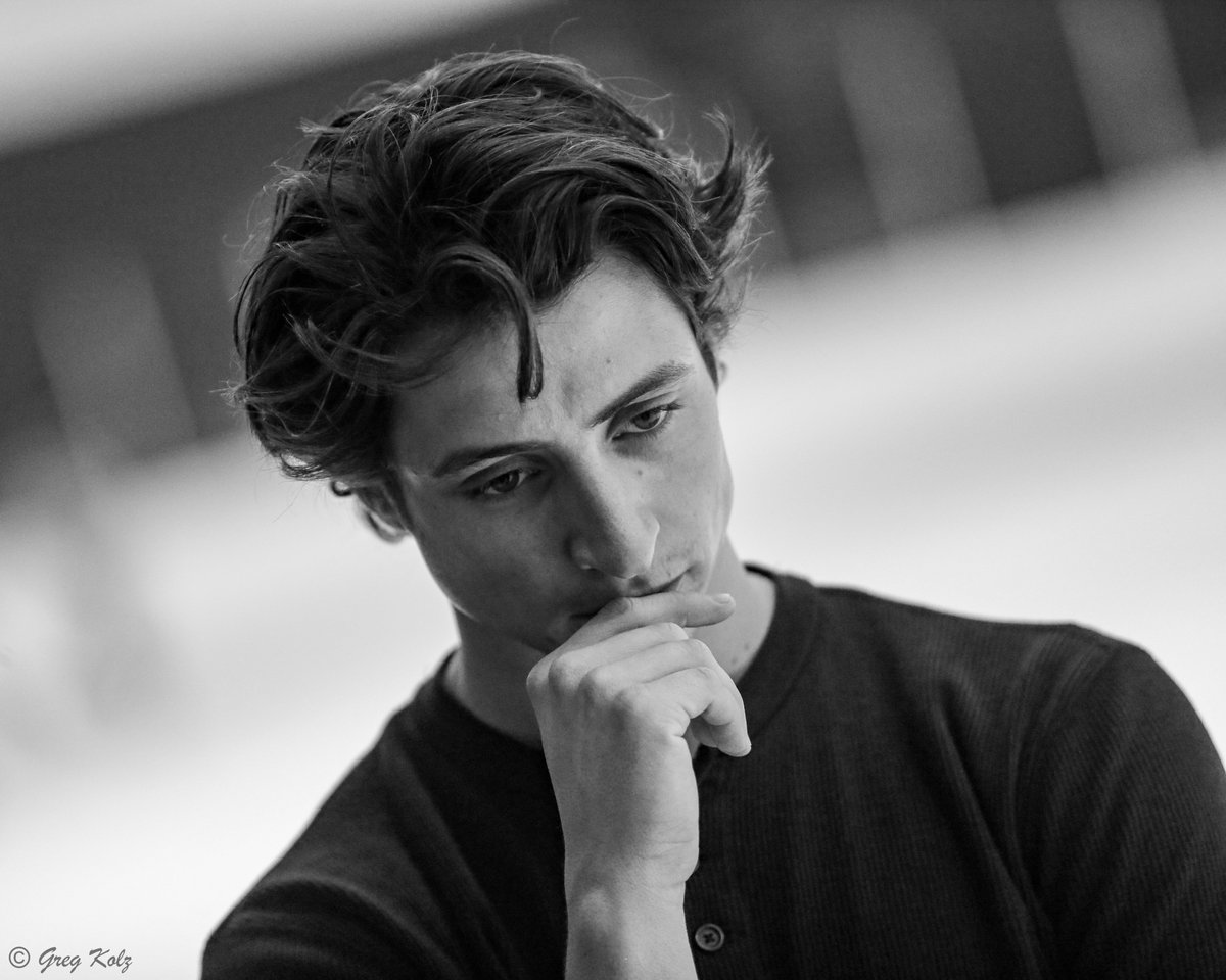 gregkolz's tweet photo. The look on your face when your friend @DanielleEPhoto informs you that it's #MoirMonday and you have to decide which photo to post. (📸@gregkolz) #ScottMoir #TheThinker #SkatingHairDontCare https://t.co/L7eDdTs0BP