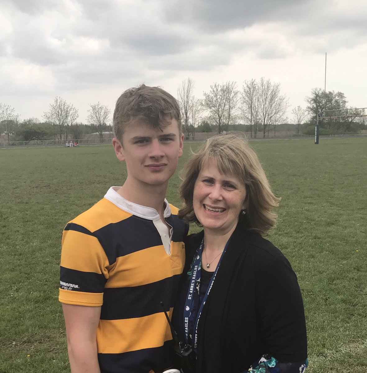 karentigani's tweet photo. How wonderful when your boys are playing in the backyard!  Look who stopped by the Eagles Nest today...#proudmom #welcomewarriors #cheeringforbothteams 🏉 https://t.co/bJEr6T9Y2q