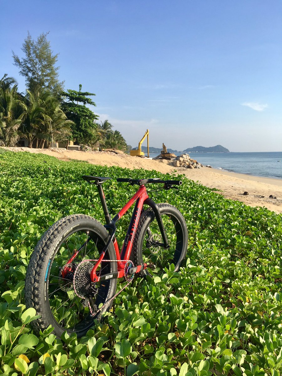 bujoee1's tweet photo. " E.N.J.O.Y R.I.D.E "
• With my lovely FATBIKE MAXTRON
#morning #morningroutine #fatbike #maxtronfatbikes #matronracer #hhh_my #beach #cyclinglife #xplovax5evo #morphchainringrainbow #bs #bujoesystem #unleashthepowerwithin https://t.co/TuETF3T7Qu
