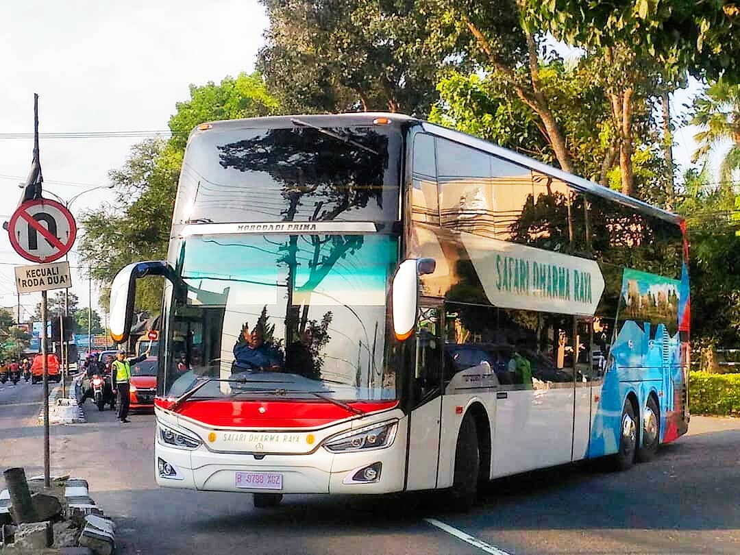 noped's tweet photo. Akhirnya isu bus tingkat milik morodadi prima terbukti
Safari Dharma Raya (OBL)
Mercedes Benz OC500RF 2542
Morodadi Prima Grand Tourismo DD
#bismania #bismaniacommunity #busmaniacommunity #busmania #busmaniacom #indonesianbus #fotobisindonesia #fotobusindonesia https://t.co/hcH7GSG241