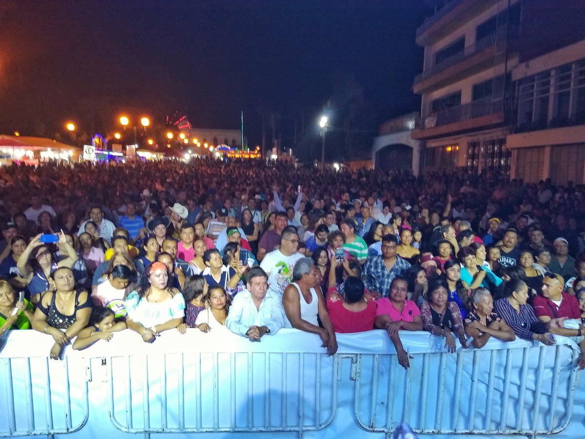 Así fue nuestra presentación la 4° edición del Festival Internacional del Volcán, no olvidaremos esta noche donde miles de voces se unieron para cantar y bailar nuestras canciones. 😊

¡La sacamos del estadio, Colima!
Muchas Gracias a toda nuestra #FamiliaBandaVallartaShow