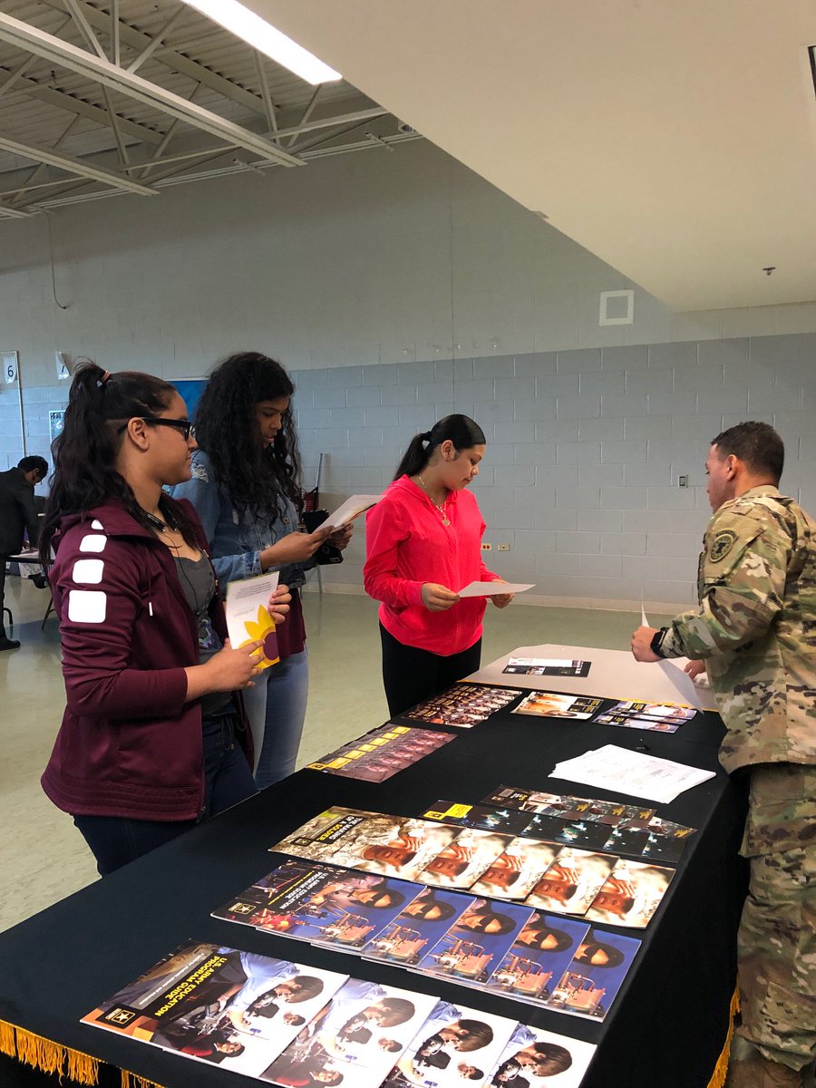 NorthGrandHS's tweet image. Eagle Owls learning about different post-secondary pathways at our College and Career Fair! #hoothoot #highprtformingkids #multiplepathways #collegeandcareer @NorthGrandHS @ChiPubSchools @CPS_OCCS @15Network @CPS_Counselors @oselcps @CPSParentU