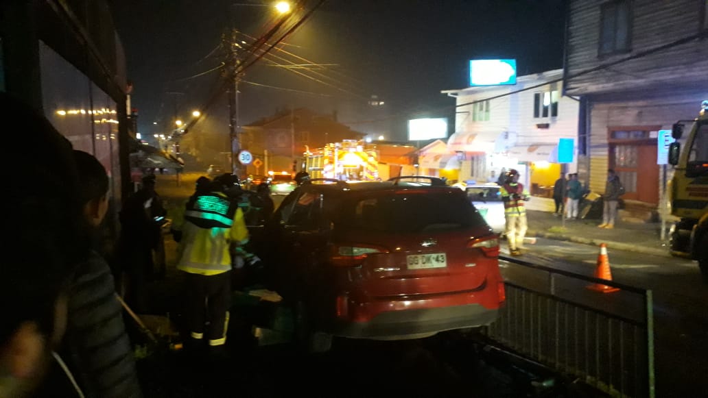 Geosorno01's tweet image. #osorno Freire y los carrera,colisión vehicular dos vehículos menores, 4 personas lesionadas,bomberos trabaja en el lugar