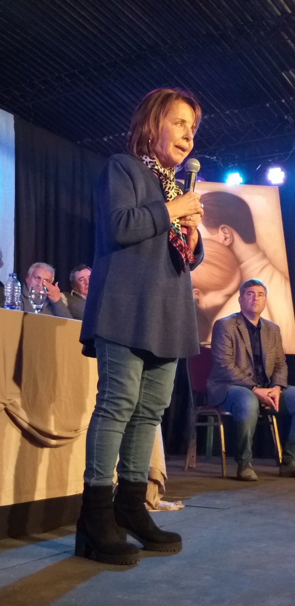 Jjusticiasocial's tweet photo. Multitudinario acto de inauguración de local en Quilmes con la presencia de @chicheduhaldeok y Pre Candidatos a Intendentes de la 3ra Sección Electoral @ChicheConectada @RLavagna @claudianieto65 @MarcelaBianch14 @GracielaMyrian #Consenso19 @PLealta @DiGiuseppeWal https://t.co/j5GbH3BxmR