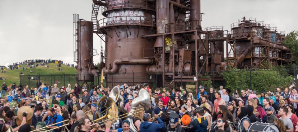 VisitSeattle's tweet photo. @HONKFestWest is celebration of street band music happening this weekend, May 31-June 2. Come join in the cacophony across town as marching bands, brass, percussionists, and all other mobile musicians fill streets and parks with sound. 🎺 
Find out more: https://t.co/ukNIfrYuKy https://t.co/6MS5xOoU7P